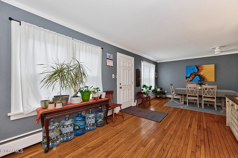 5th image of 806 Curry Road