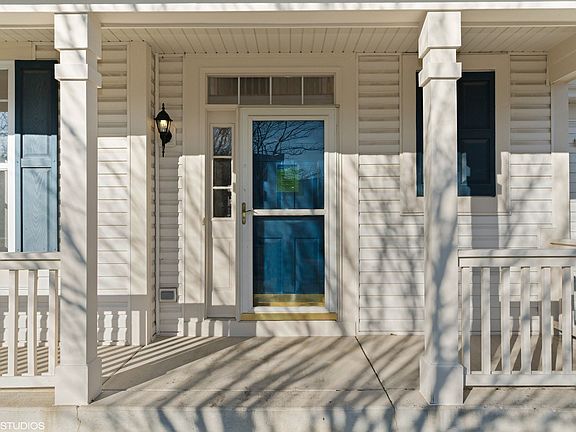 Very welcoming front porch!