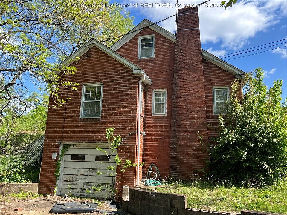 2nd image of 403 Washington Ave N