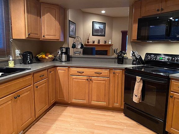 Kitchen - Corian countertops