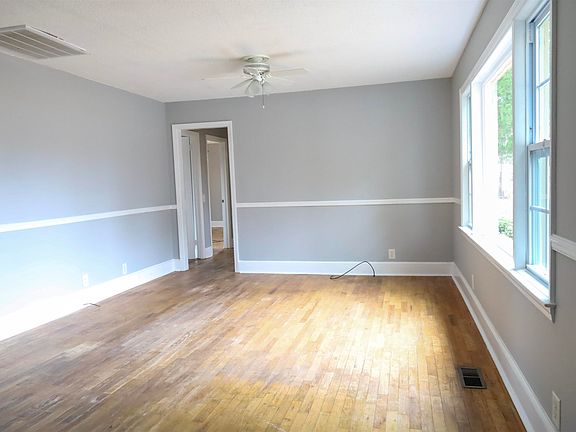 3rd image of 113 S Maple Ave.