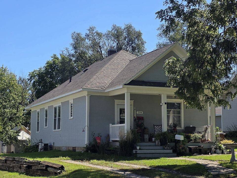 2nd image of 208 N Walnut St