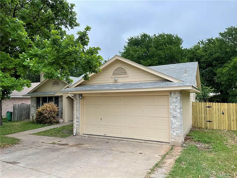 2302 Yaupon Trl — Photo 12