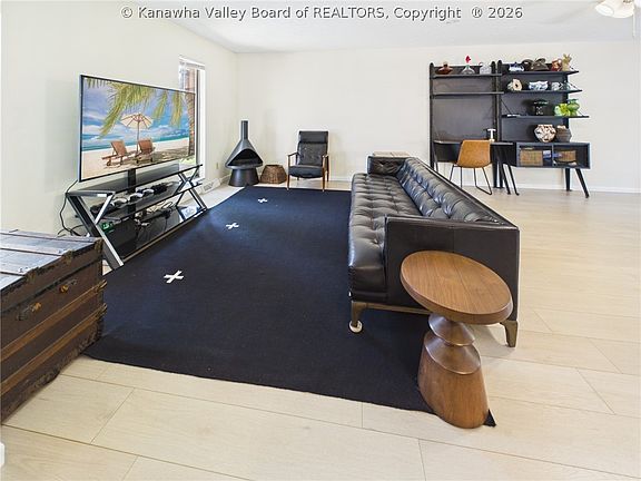 4th image of 1025 Marina Dr