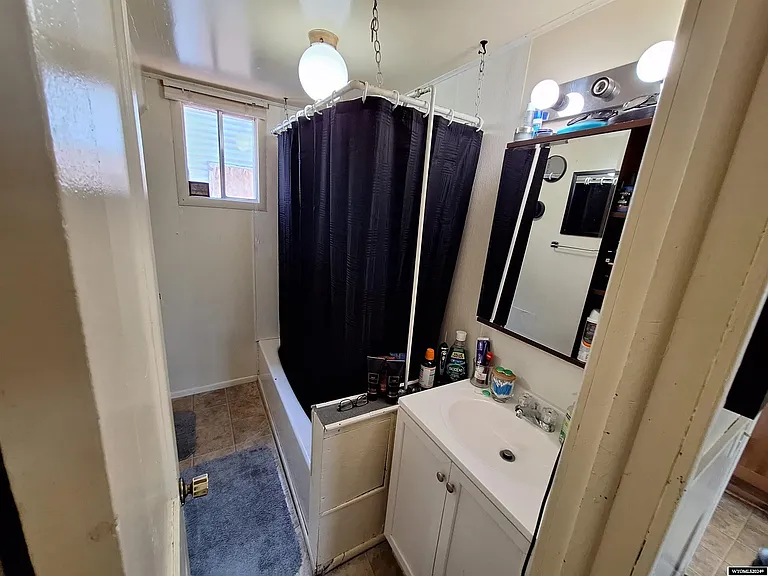 1137 Main St — Photo 17