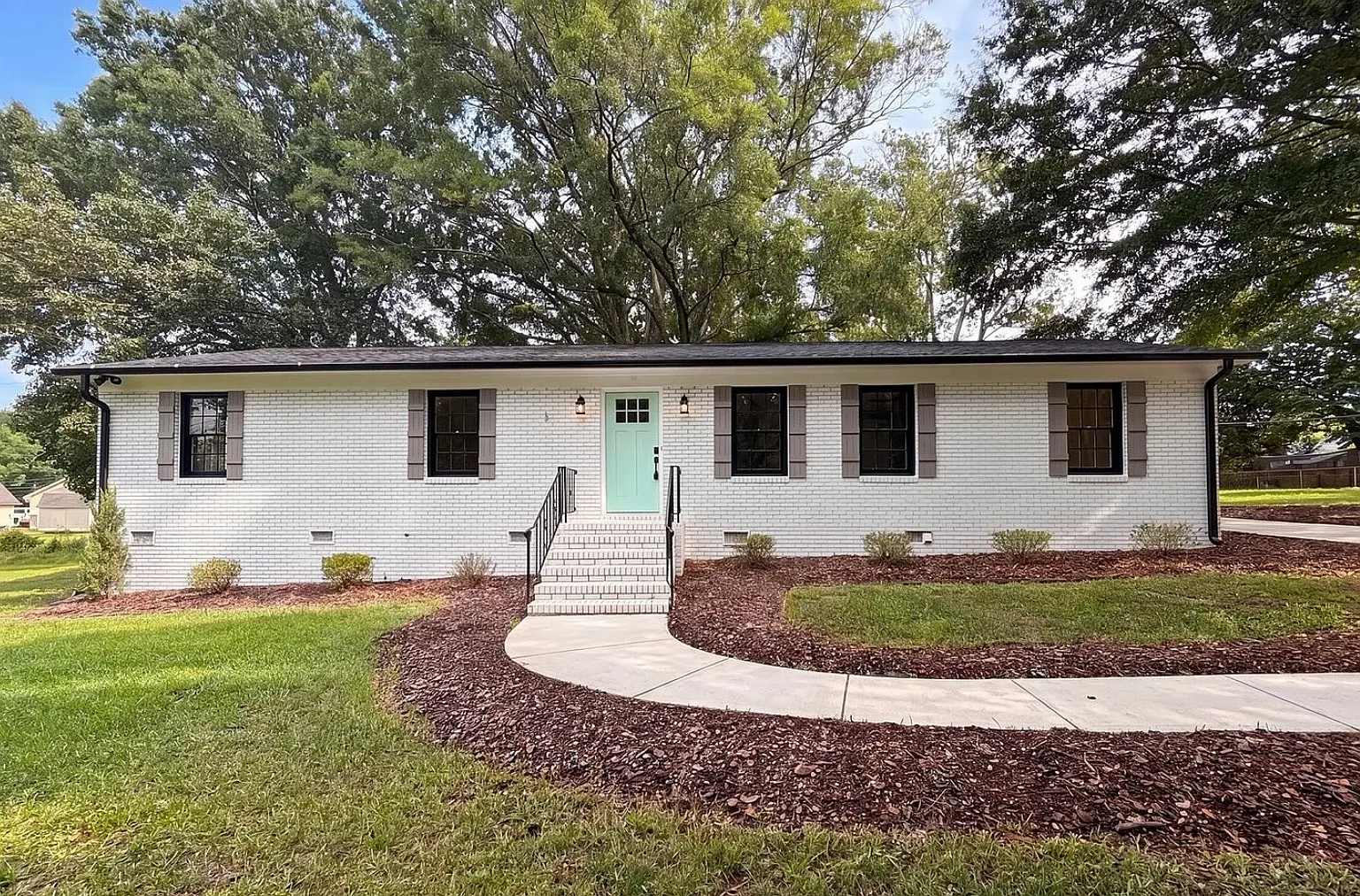 3 bed, 1800 sqft, $2,200 — Photo 1