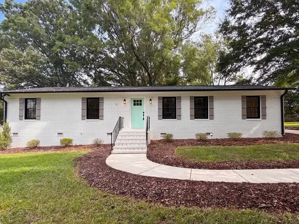 141 Greenbriar Dr, Matthews, NC 28104