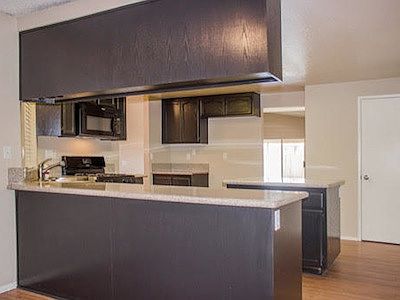 4th image of 279 Cavendish Dr #1