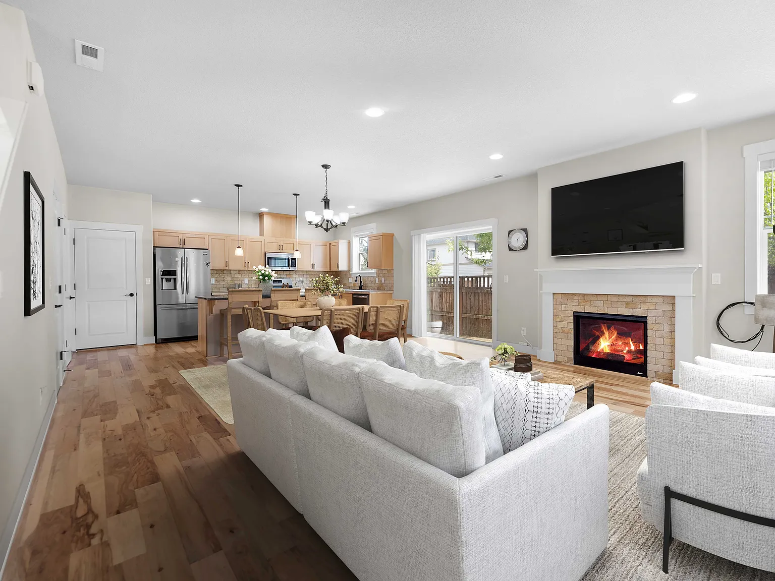 4 bed, 2.5 bath, 1766 sqft, $2,950 — Photo 3