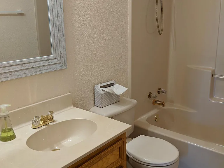 1301 Stratford Dr — Photo 12