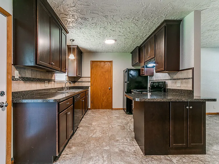 212 S Mercedes Dr — Photo 6