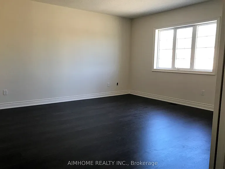 60 Baleberry Cres — Photo 9
