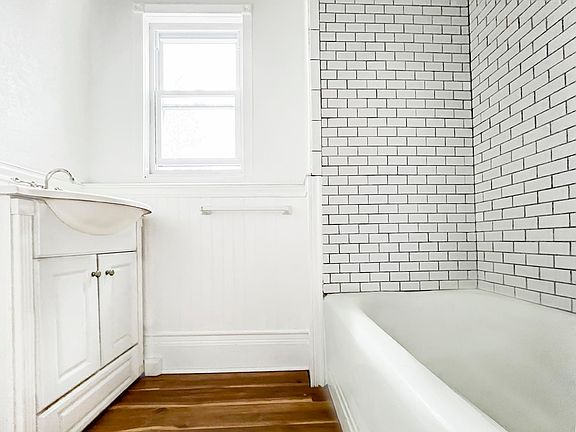 4th image of 109 Aspen St APT 3