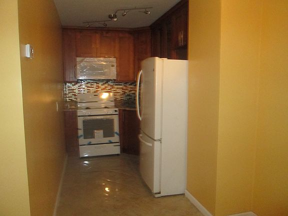 5th image of 10531 63rd Dr #1FL