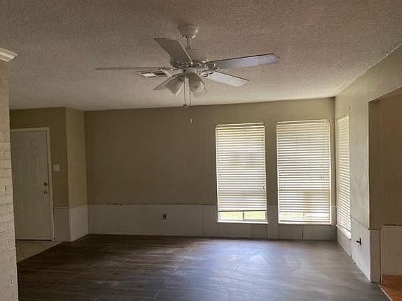 4th image of 18703 Artesian Way