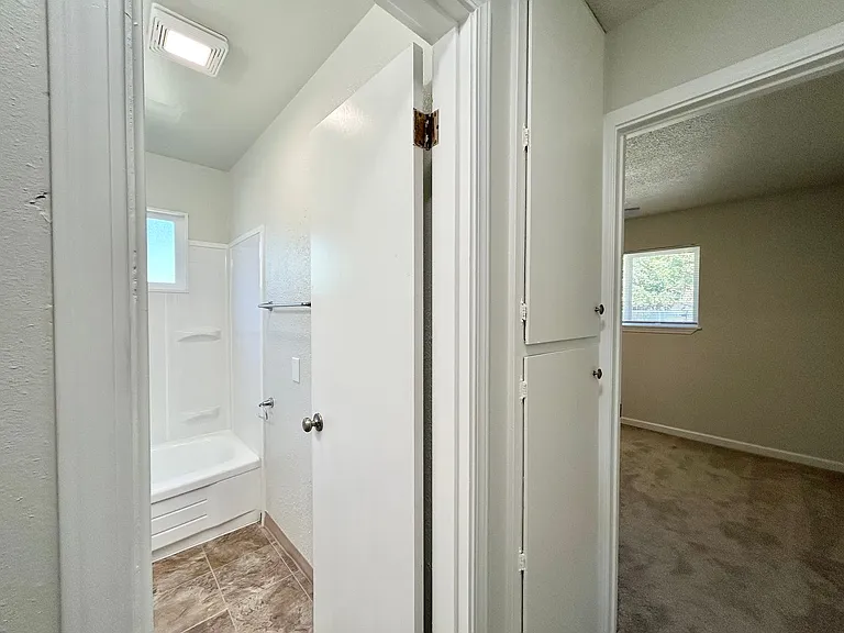 210 SW 142nd Ave — Photo 15