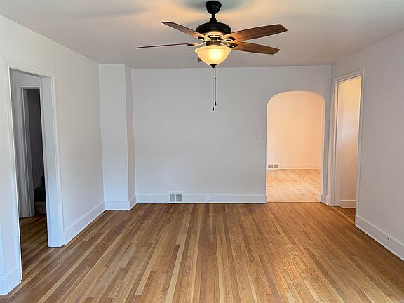 5th image of 605 W Highland St