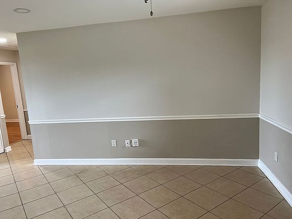 4th image of 1220 Grandview Cir