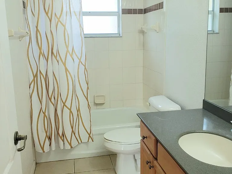 5526 Lavender Ave — Photo 3