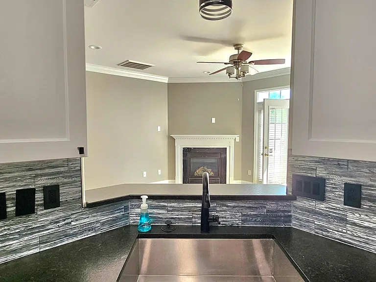 5817 Fox Point Cir — Photo 13