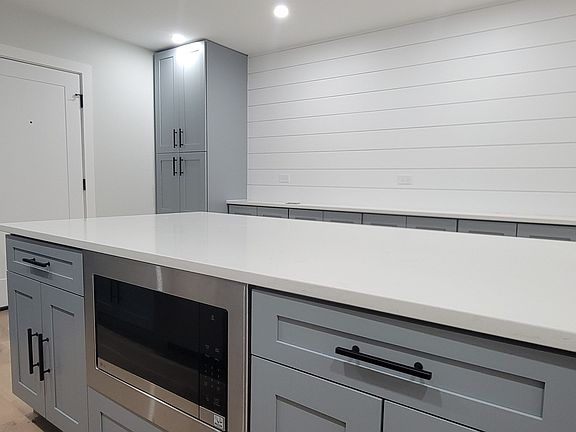 2nd image of 6019 W Ardmore Ave #1F