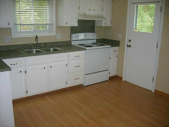 3rd image of 15 Cypress St
