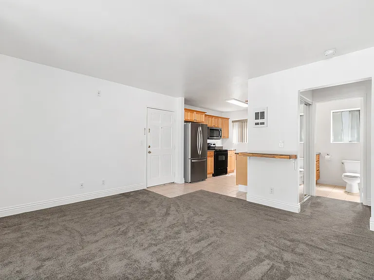 2850 Reynard Way #21 — Photo 4