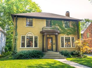 25812 Dundee Rd, Huntington Woods, MI 48070