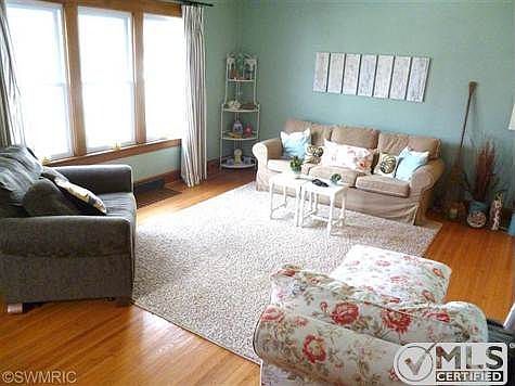 3rd image of 130 W 23rd St
