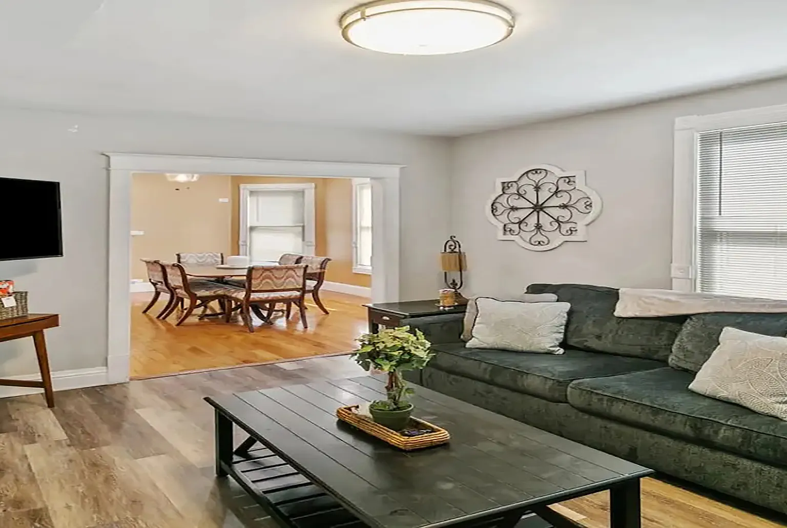 3 bed, 1.5 bath, 1968 sqft, $3,900 — Photo 2