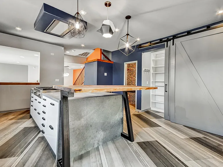 7001 Buckingham Blvd — Photo 4