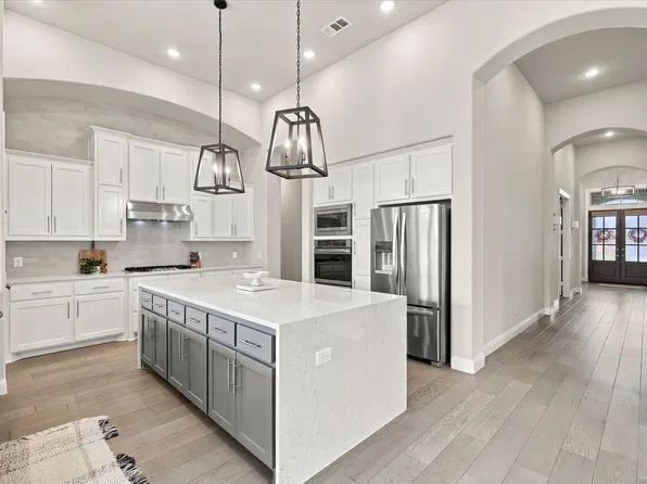 9308 Pecan Woods Trl, Lantana, TX 76226