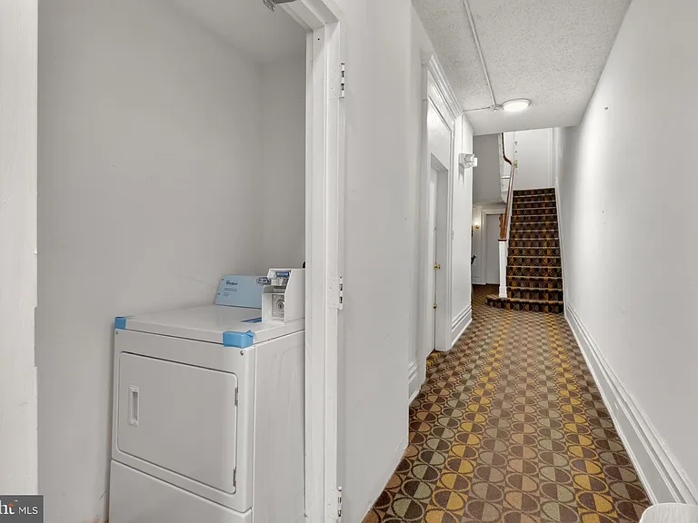 916 Pine St #3R — Photo 8