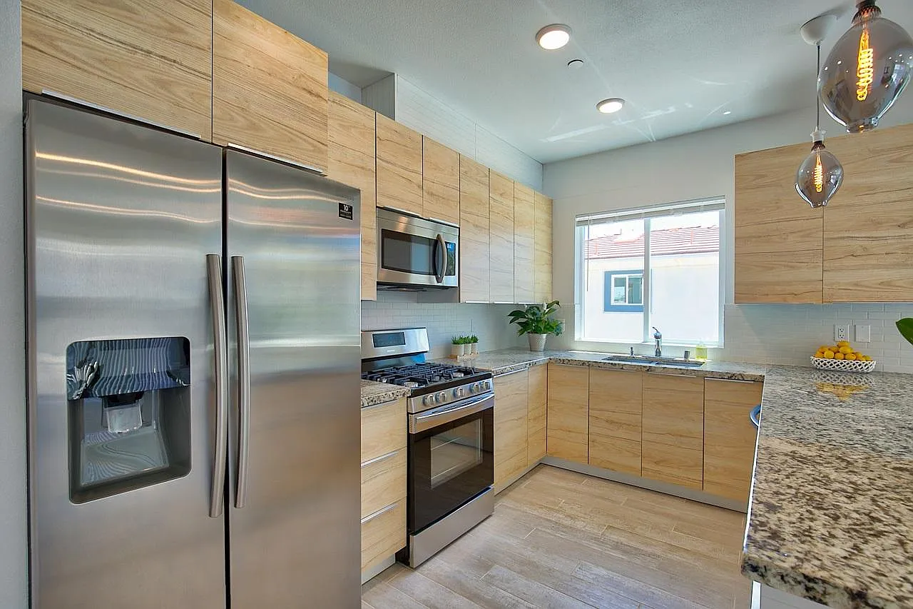 3722 Ash St — Photo 2