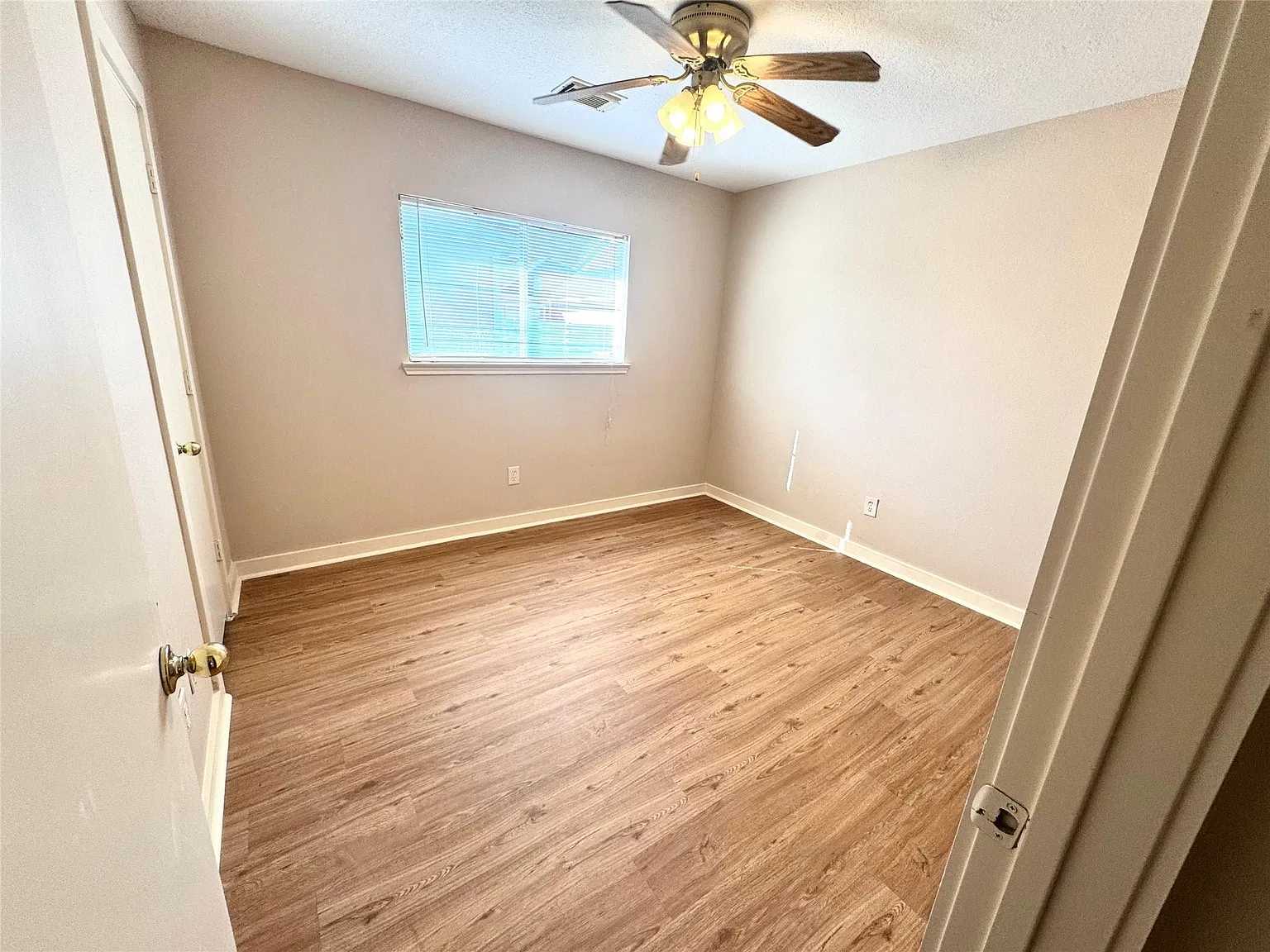 3 bed, 2.0 bath, 1316 sqft, $1,850 — Photo 3
