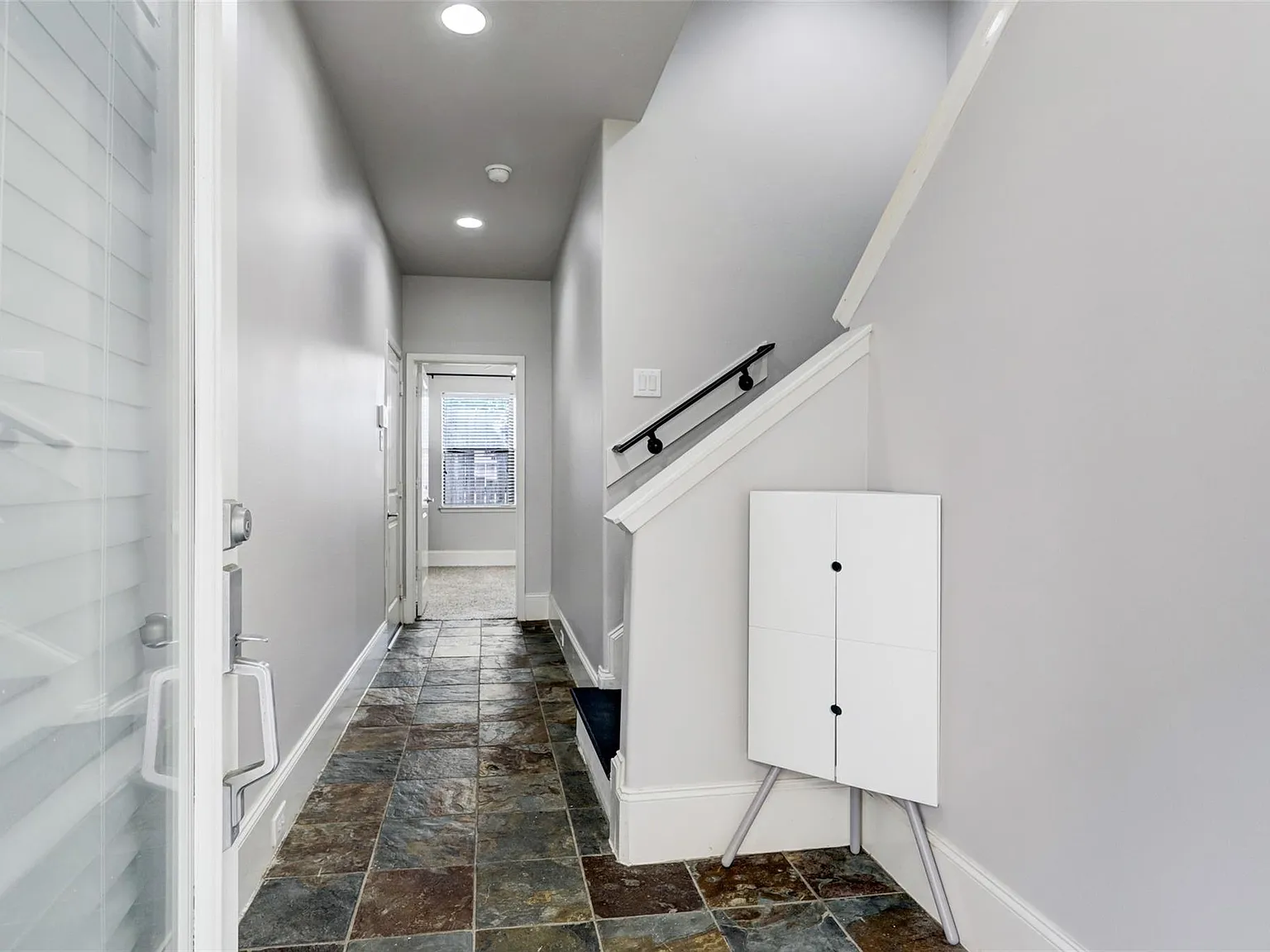 3 bed, 3.5 bath, 2100 sqft, $2,700 — Photo 2