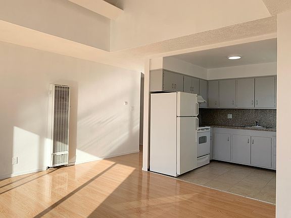 5th image of 950 Quintara St #8