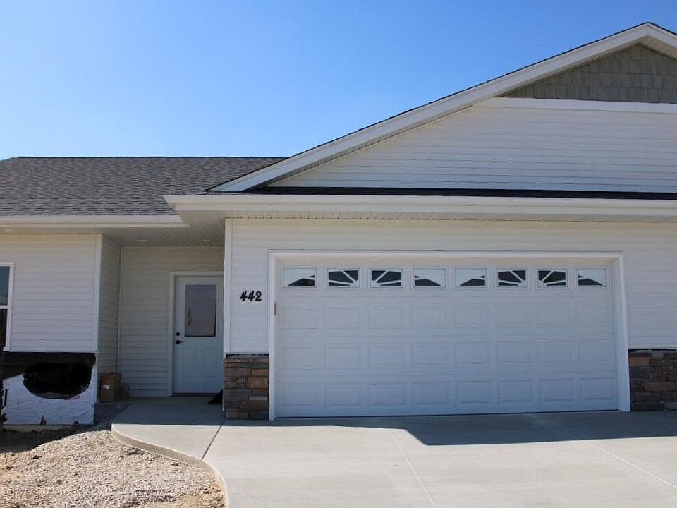 1st image of 442 Emerald Ct #2