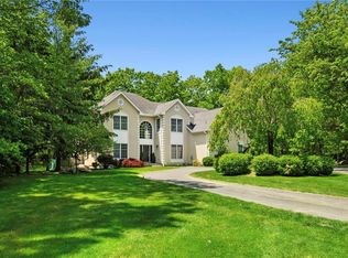 3 Split Rock Rd, Pound Ridge, NY 10576