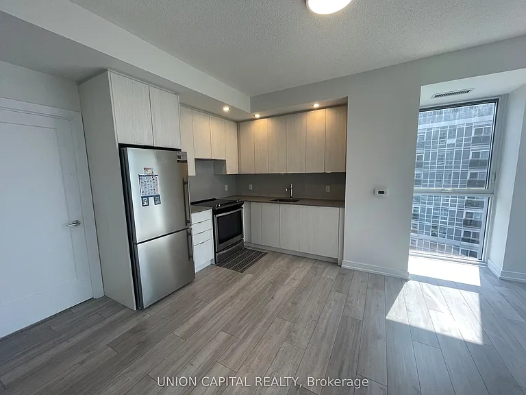 225 Village Green Sq #2803 — Photo 5