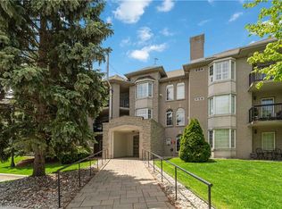 970 Golf Links Rd #205, Hamilton, ON L9K1J8