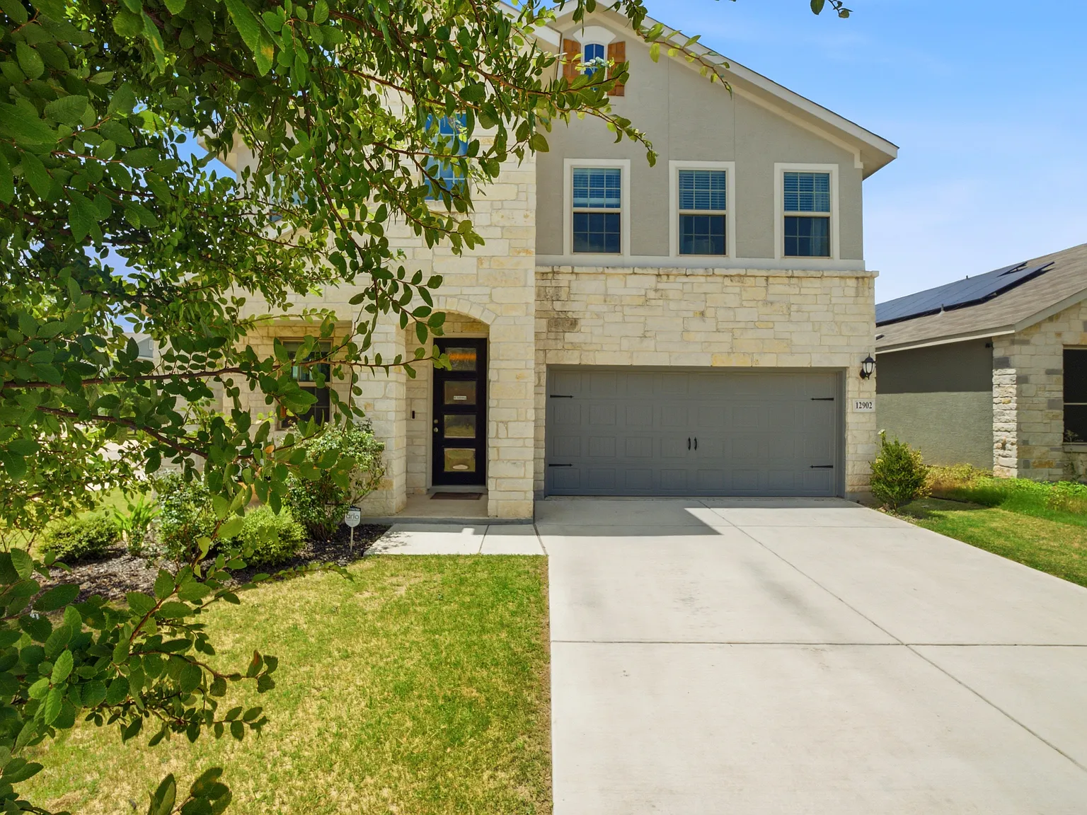 4 bed, 2.5 bath, 2350 sqft, $2,600 — Photo 3