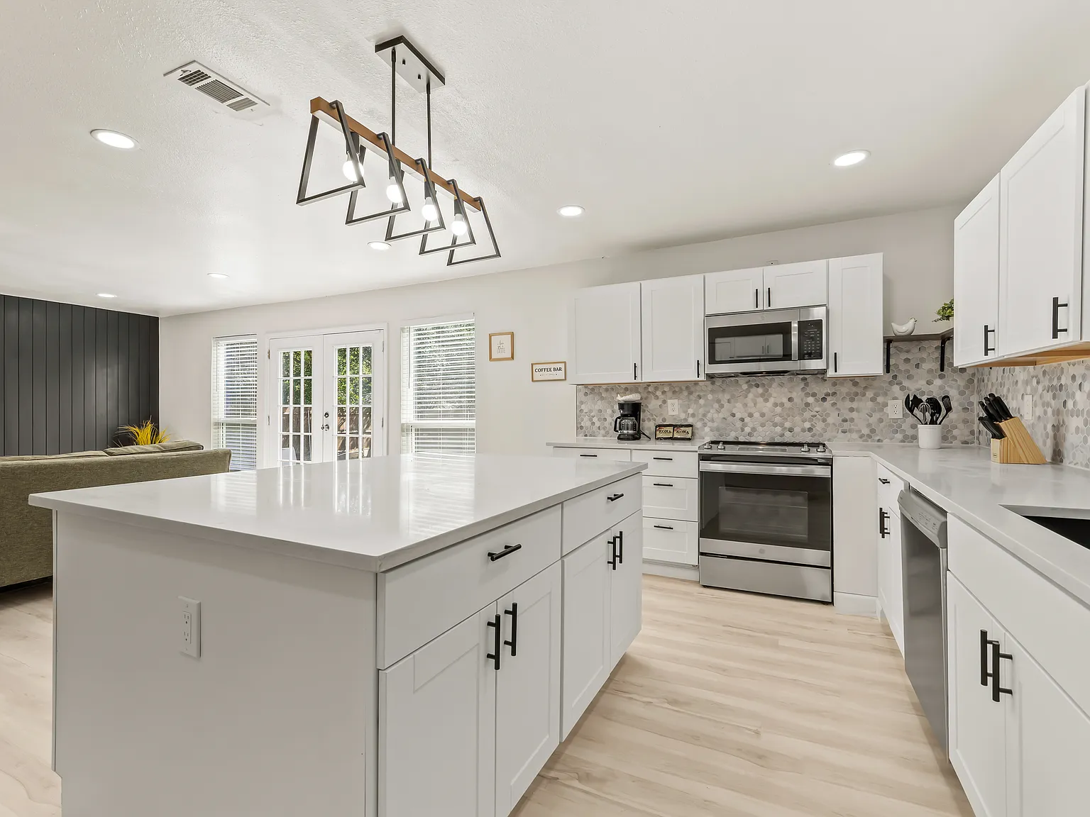 4 bed, 2457 sqft, $4,500 — Photo 1