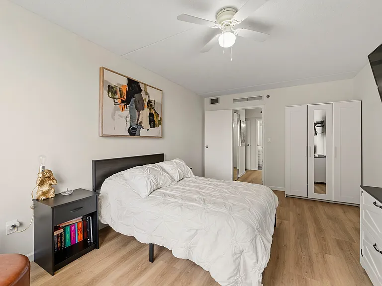 4 Martine Ave #707 — Photo 31