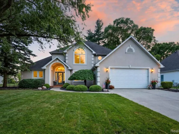150 River Park Pl, Dundee, MI 48131