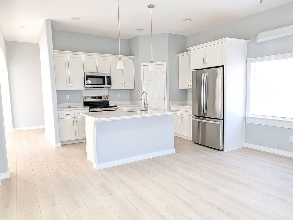 Kitchen and living room - open concept