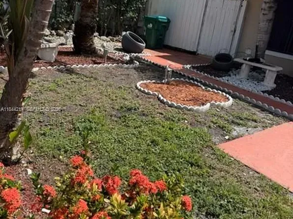 8453 NW 189th Street Rd, Hialeah, FL 33015