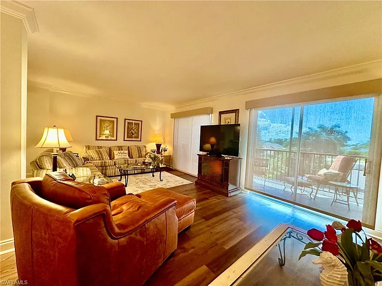 555 Park Shore Dr #B-403 — Photo 9