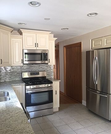 4th image of 8745 S Talman Ave
