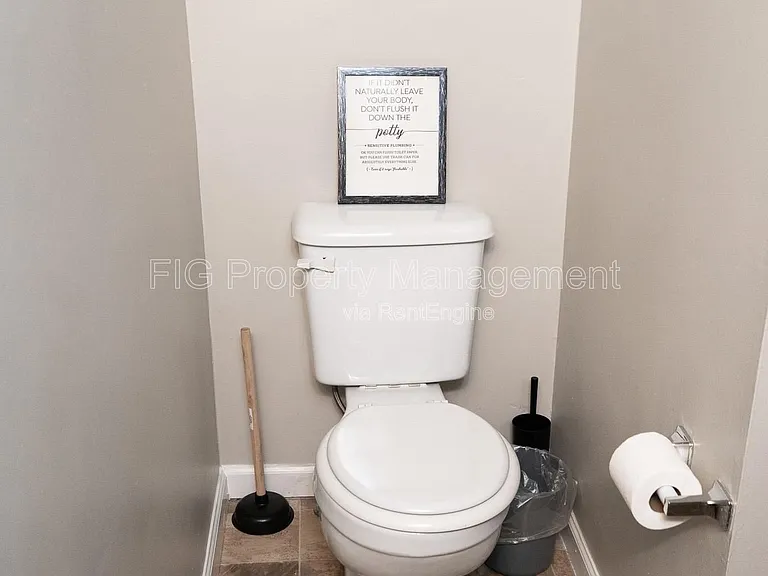 707 W Race St #4 — Photo 8